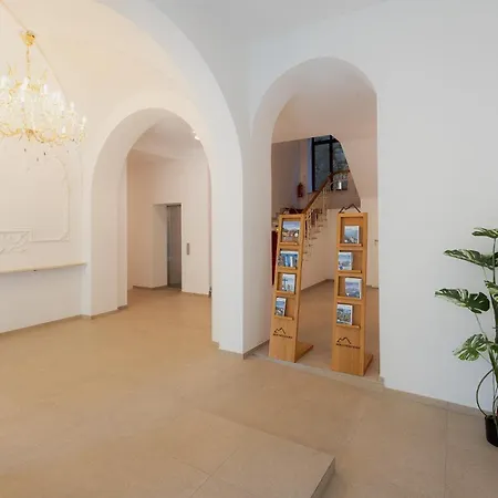 Alpine Apartements Maximilian Apartahotel 3*